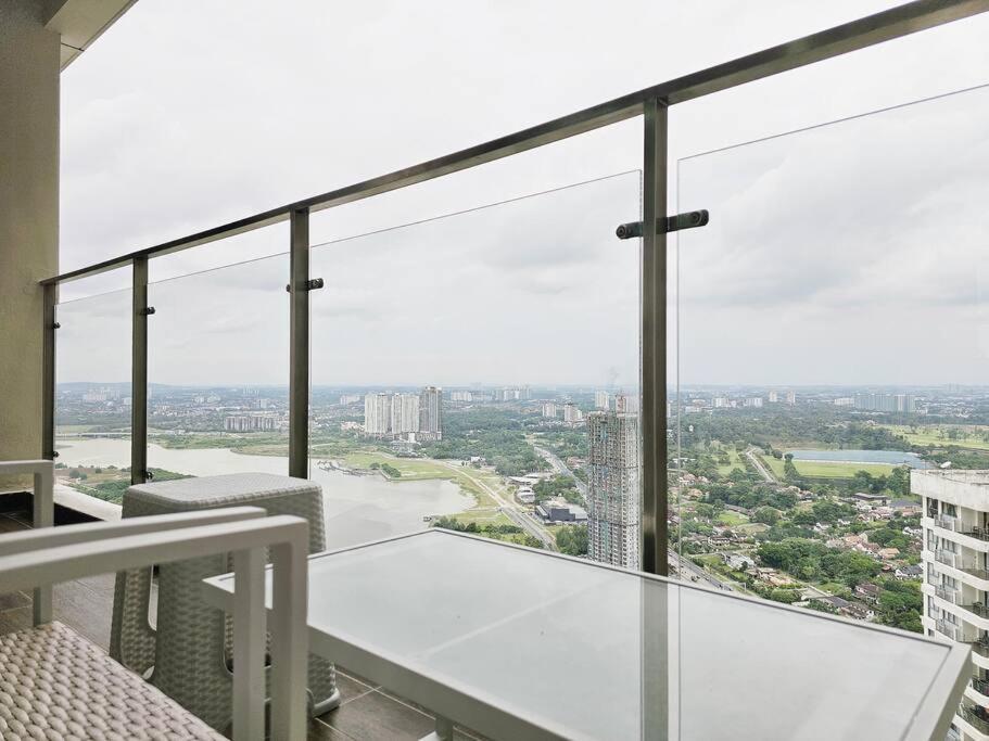 Royal Strand, Country Garden Danga Bay, Johor Bahru, Johor * Johor Bahru