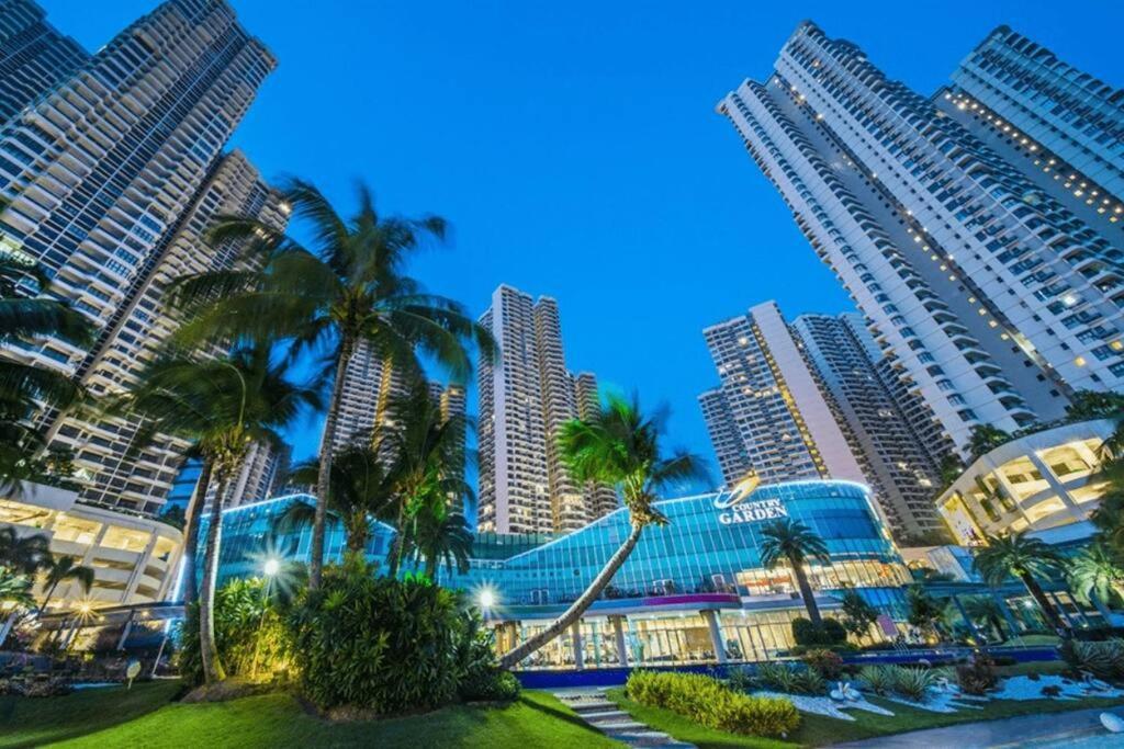 Royal Strand, Country Garden Danga Bay, Johor Bahru, Johor * Johor Bahru