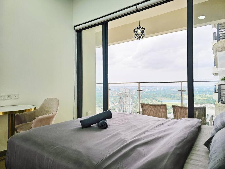 Royal Strand, Country Garden Danga Bay, Johor Bahru, Johor * Johor Bahru