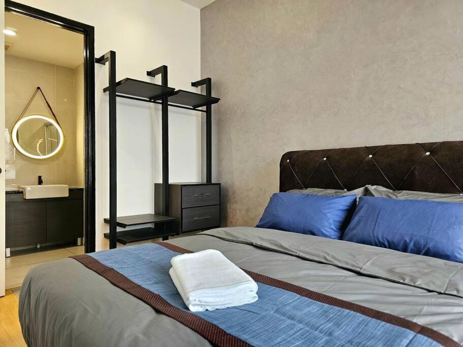 Royal Strand, Country Garden Danga Bay, Johor Bahru, Johor * Johor Bahru