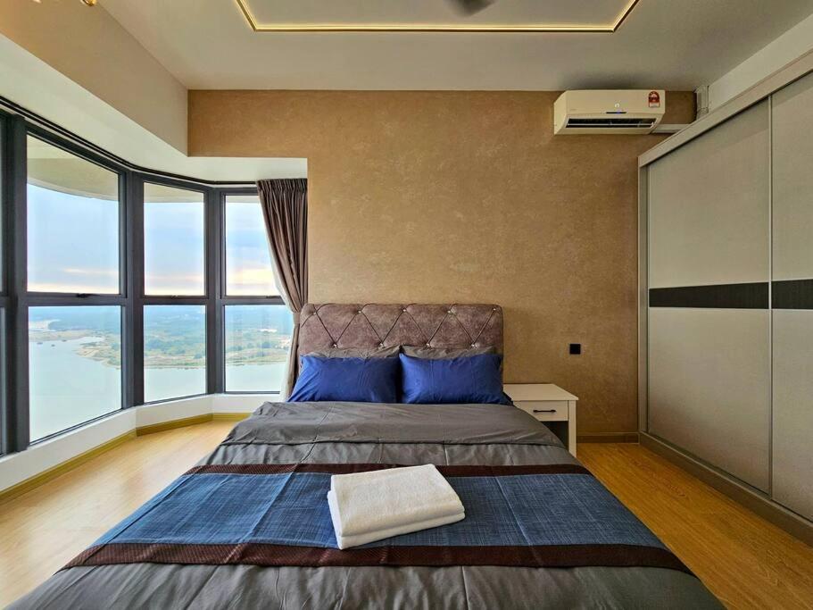 Apartment Royal Strand, Country Garden Danga Bay, Johor Bahru, Johor *
