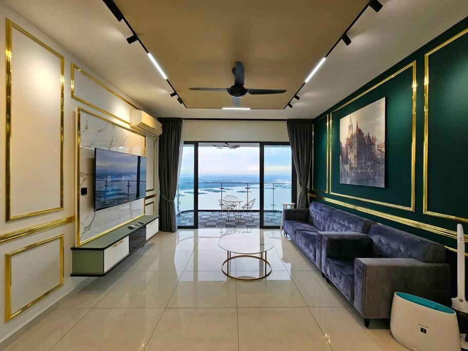 Royal Strand, Country Garden Danga Bay, Johor Bahru, Johor * Johor Bahru